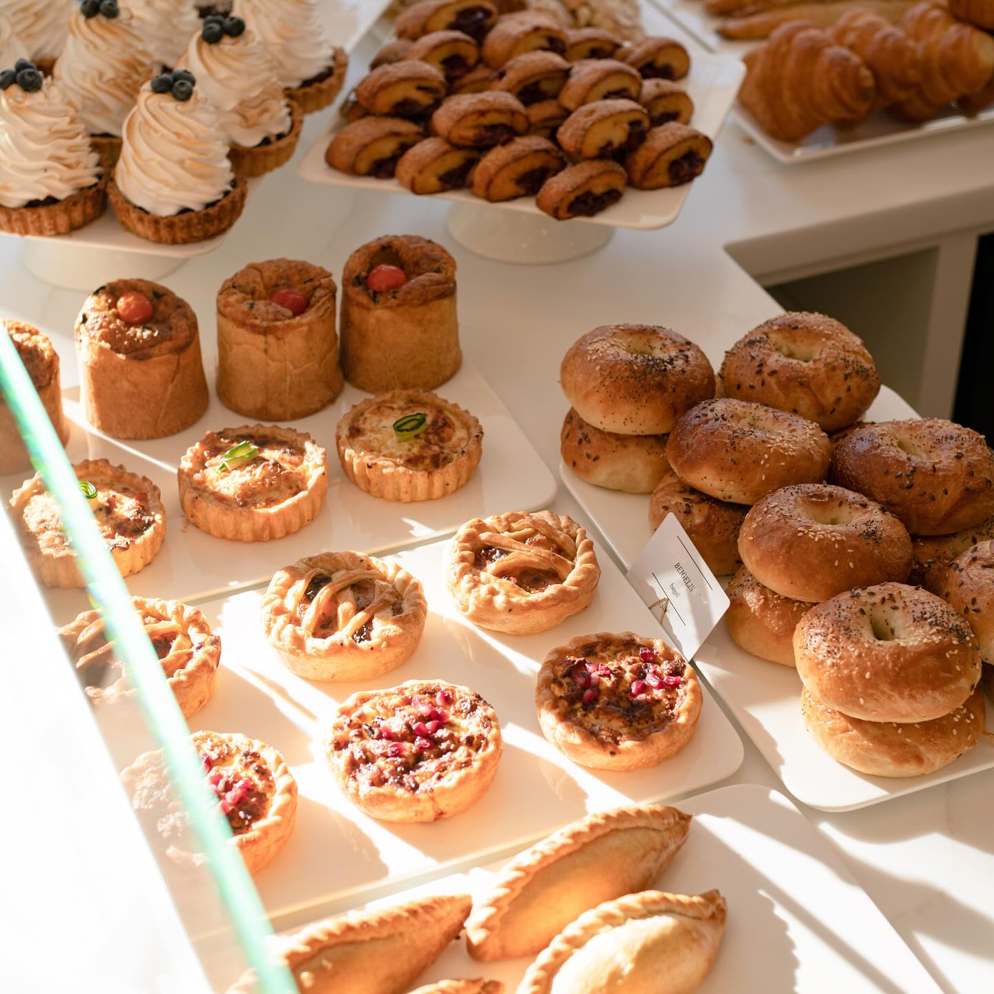 Pinavija Café &amp; Bakery