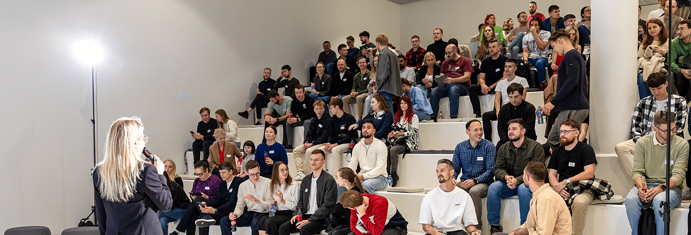 Išaugę startuolio marškinius – grįžta dalintis: kaip Kauno bendruomenė jungia pradedančius ir patyrusius kūrėjus